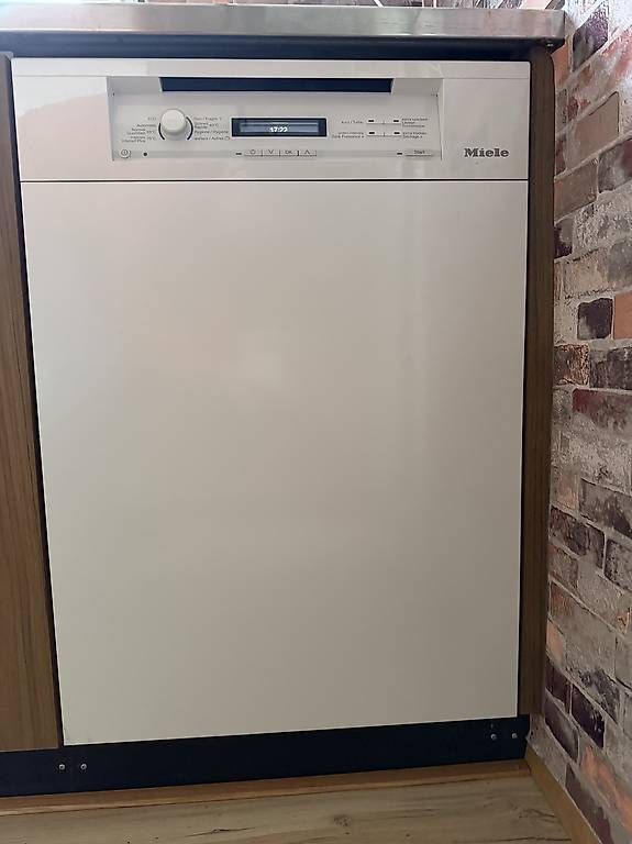 Miele Machines à laver la vaisselle: Geschirrspüler Miele – D'occasion à Sissach par Maeldrew 3
