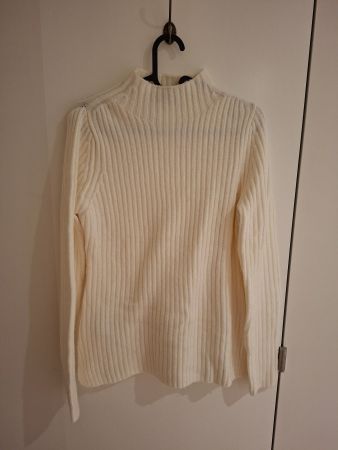 Weicher weisser Mango Turtleneck