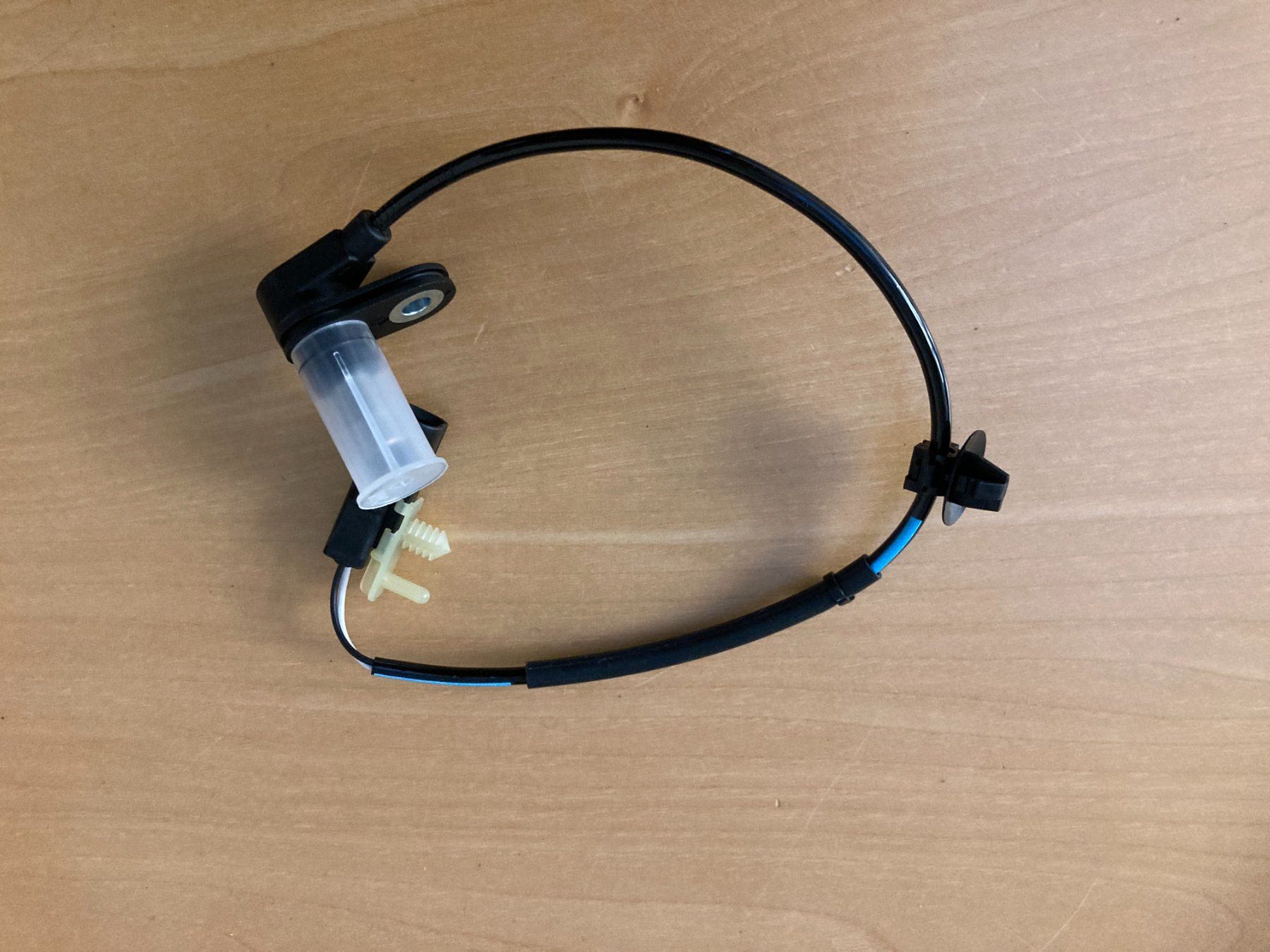 Ford Tutti pezzi di ricambio auto: ABS-Sensor für Ford Ranger hinten links – Nuovo e nell'imballaggio originale da Cham venduto da WB2223