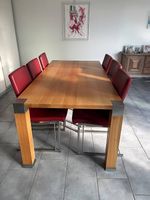 Massiver Esstisch aus Holz  