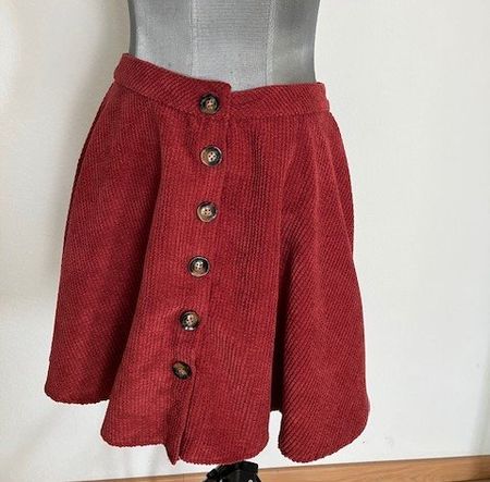 Jupe patineuse bordeaux en velours côtelé, taille 38