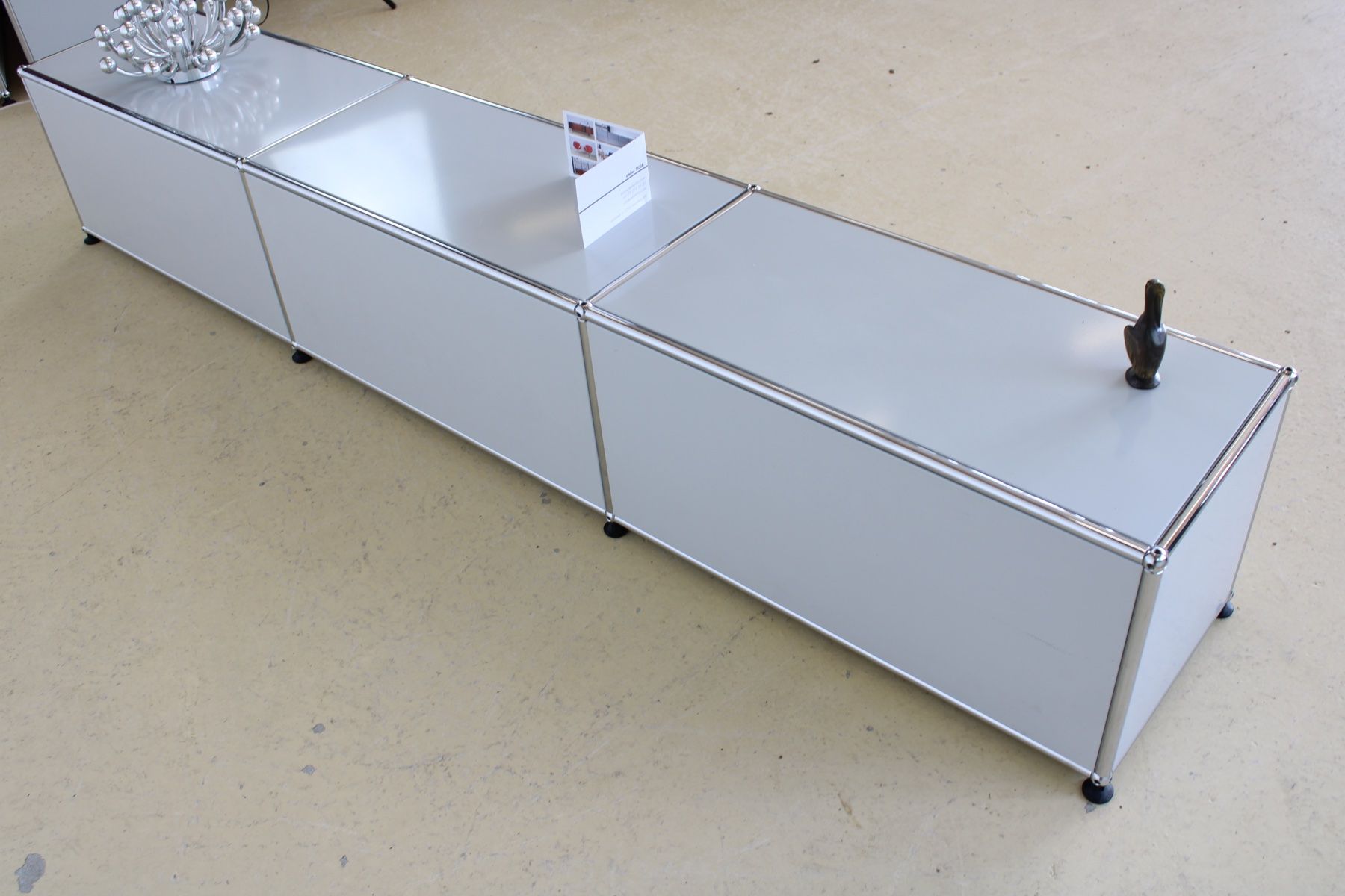 USM Cassettiere: USM Lowboard  Lichtgrau – Usato da Meinisberg venduto da atelier_TILIJA 7