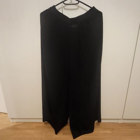 Schwarze Culottes von Zara, Größe M.