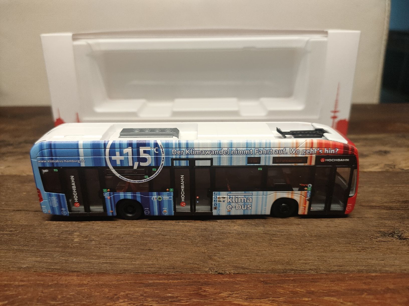 Rietze Kit di modellismo & Modellini statici: Rietze Hochbahn Bus – Nuovo e nell'imballaggio originale da Burgdorf venduto da bri5