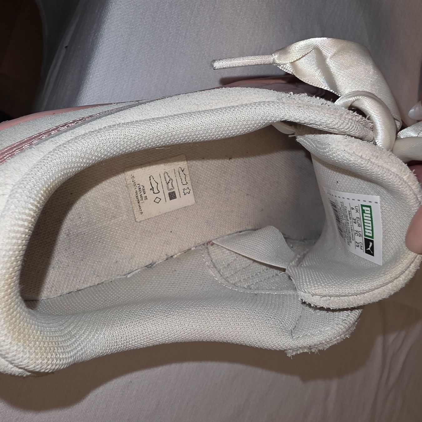 Puma Scarpe da donna: Puma Suede Herz Schleife Sneaker, Grösse 39 – Usato da Wald ZH venduto da CapLux 8