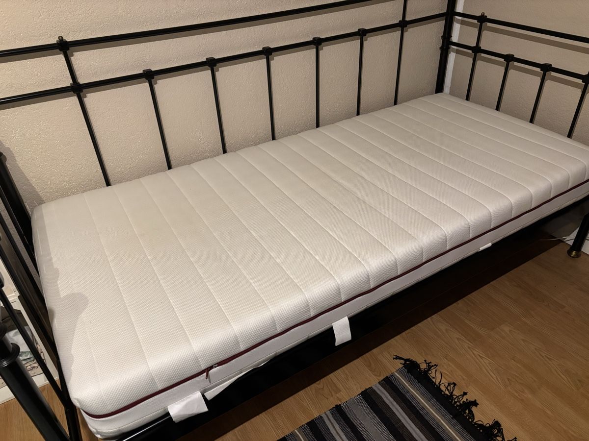 Lits: Gästebett mit Matratze und Topper – D'occasion à Niederbipp par Pto6 3