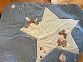 Wunderschöne Sterntaler Krabbeldecke mit Eselmotiv