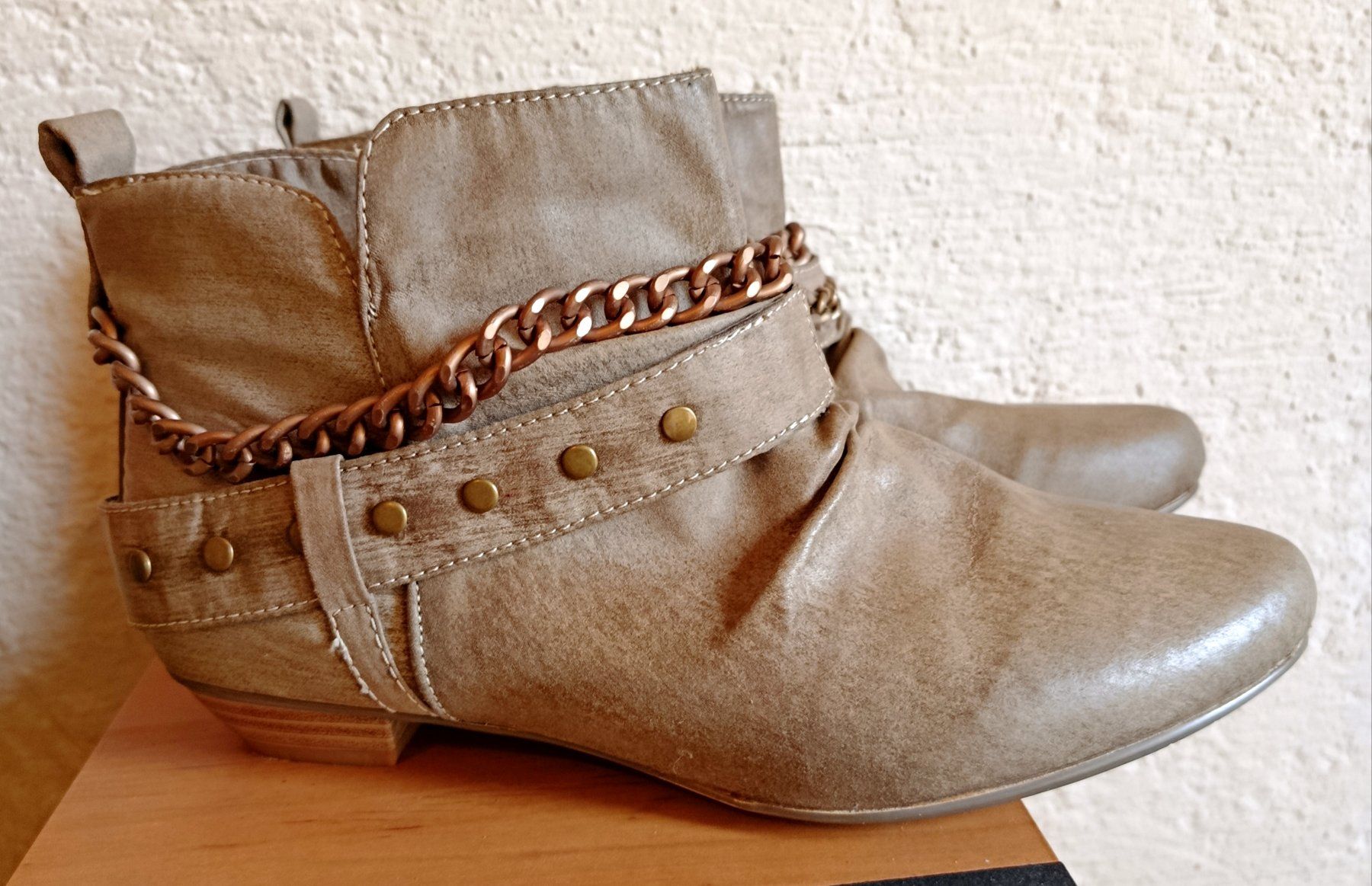 Damenschuhe: Coole Stiefelette grau, Grösse 38 – Gebraucht aus Bern von Delphin77