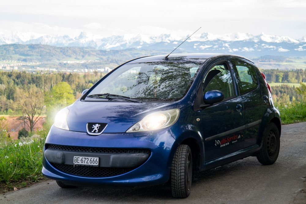 Peugeot 107 1.0 Trendy mit MFK + NEUE Reifen + Bremsen ....