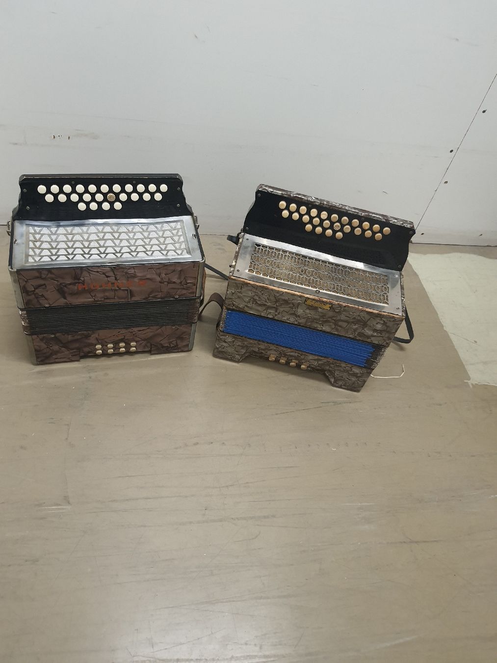 Hohner Strumenti musicali: 2 accordéons hohner diatonique 8 basses – Usato da Pont-de-la-Morge venduto da Mirabelle0 1