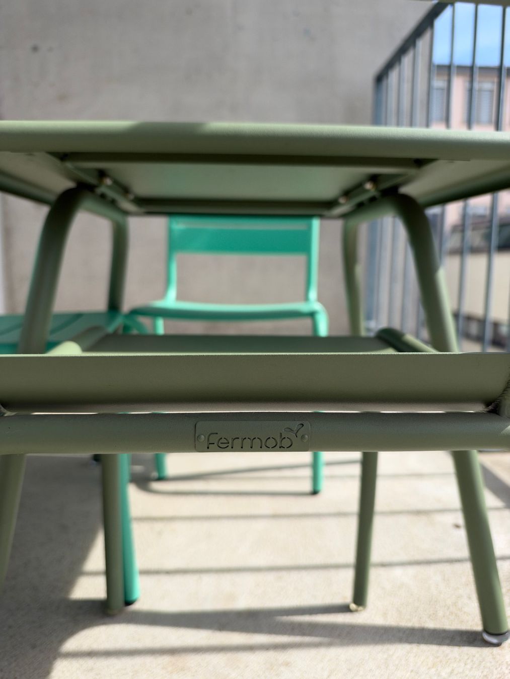 Fermob Set di tavolo e panche: Fermob Luxembourg Kindertisch mit Stühlen – Usato da Zürich venduto da papillon8000 5