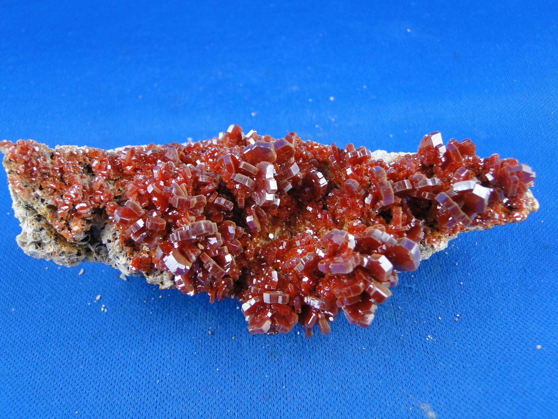 Mineralien & Heilsteine: Vanadinit – Gebraucht aus Schinznach Bad von Demerald