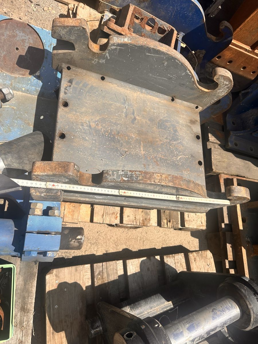 Escavatori: Bagger schnellwechsler , anbauplatte – Usato da lyssach venduto da brax2019 2
