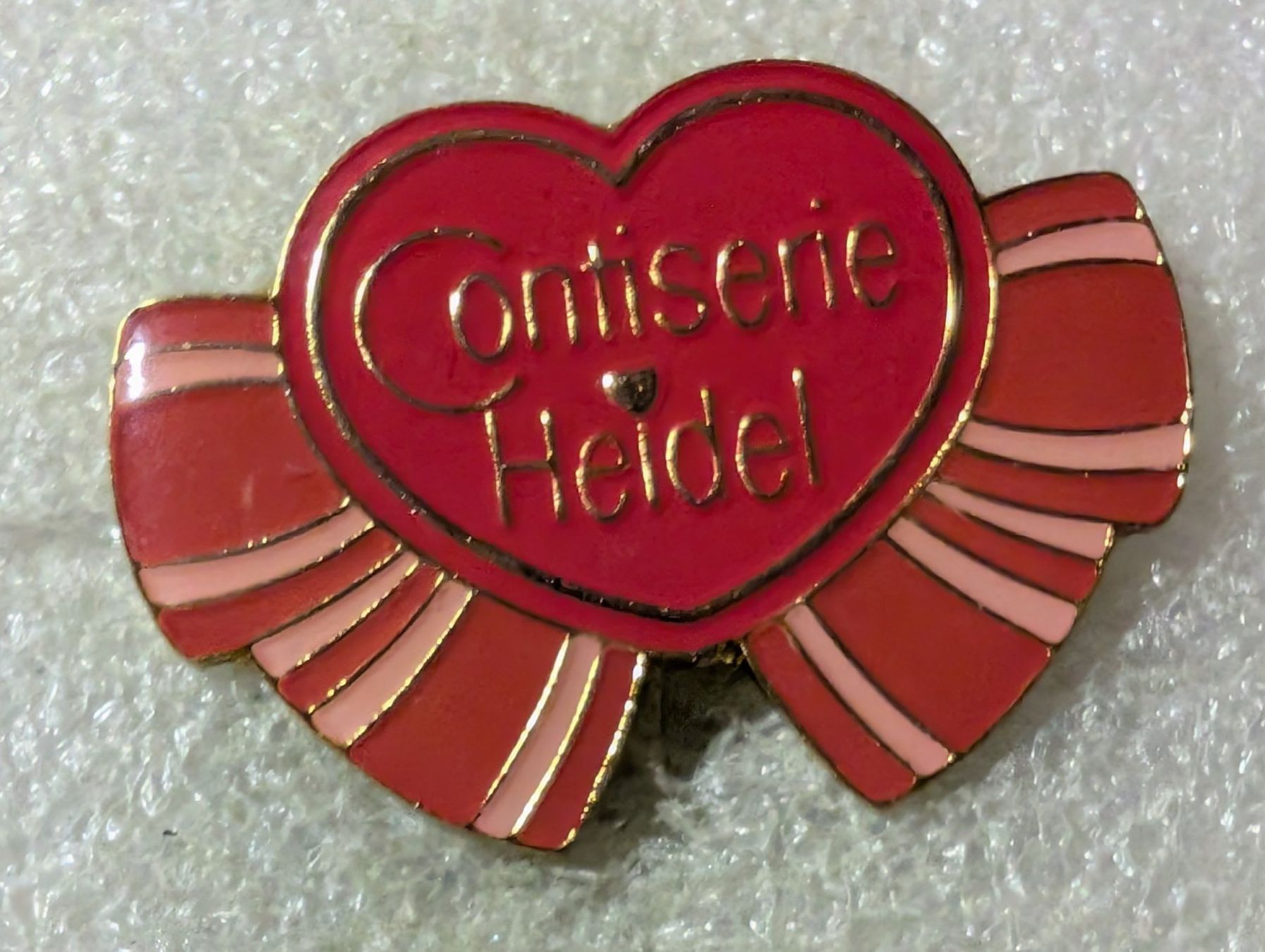Placchette & Badge: Ansteckpin 110: Confiserie Heidel – Usato da Oppligen venduto da Pin-Fall-Shop