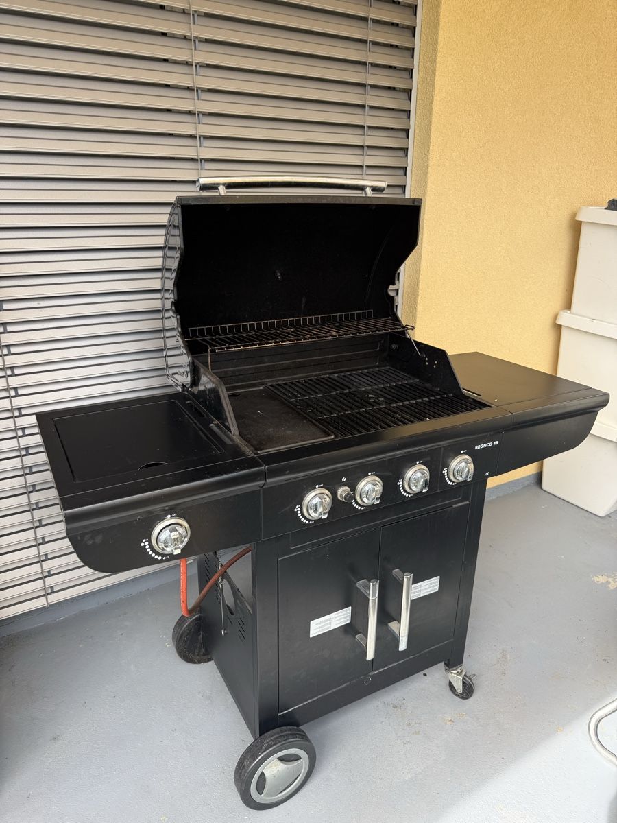 Griglie: Grill Bronco 4B ohne Gasflasche – Usato da Killwangen venduto da eli_25th