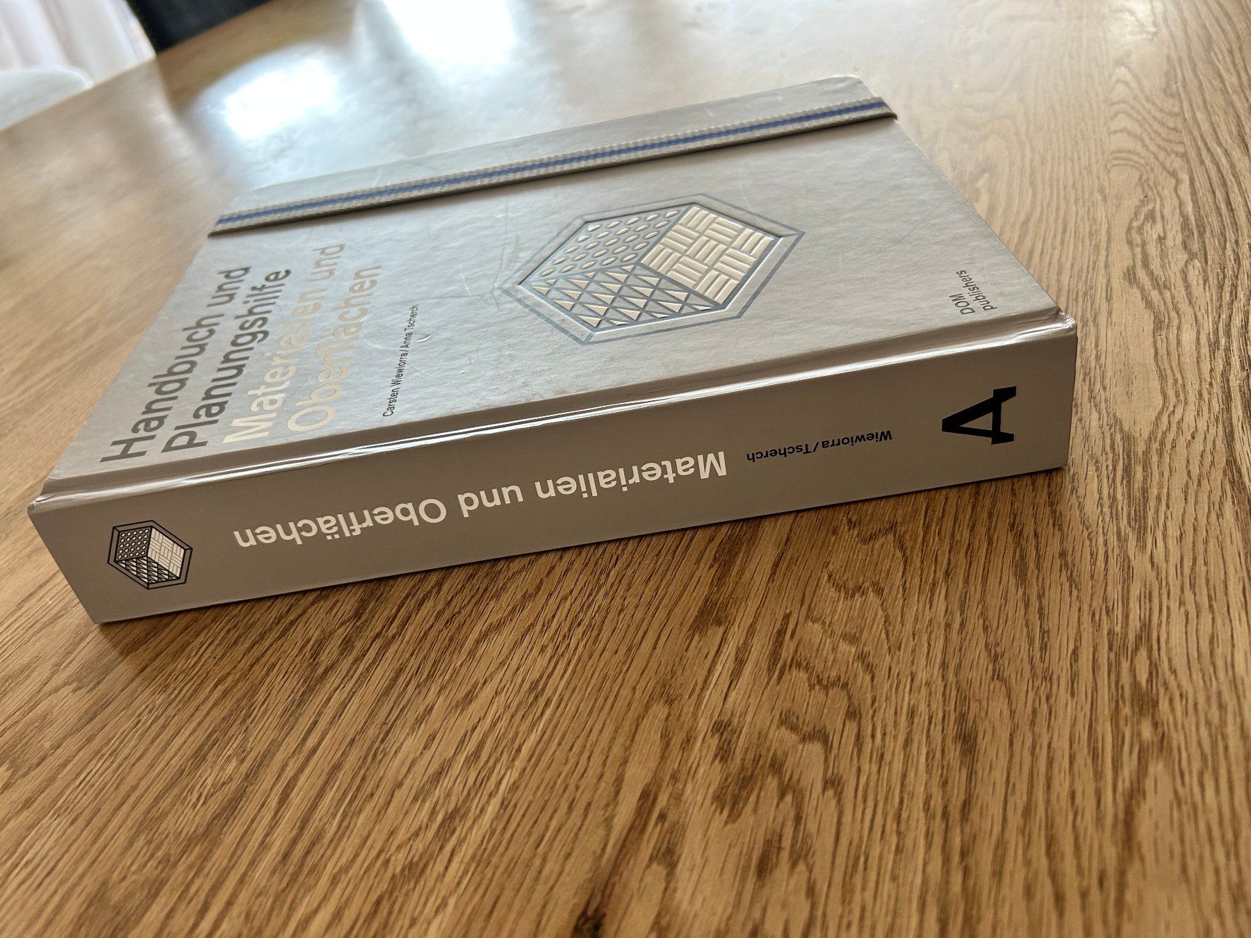 Libri: Materialien und Oberflächen: Handbuch und Planungshilfe – Nuovo (secondo la descrizione) da Riedholz venduto da rebeccas 2