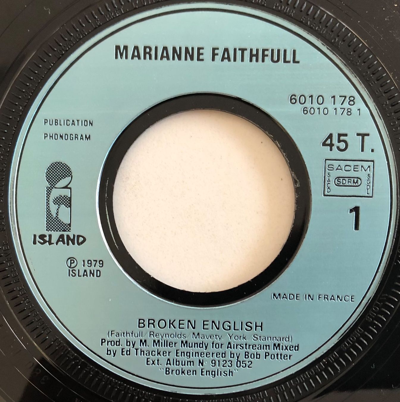 Schallplatten: MARIANNE FAITHFULL - BROKEN ENGLISH – Gebraucht aus Poliez-Pittet von Newtown-Records 2