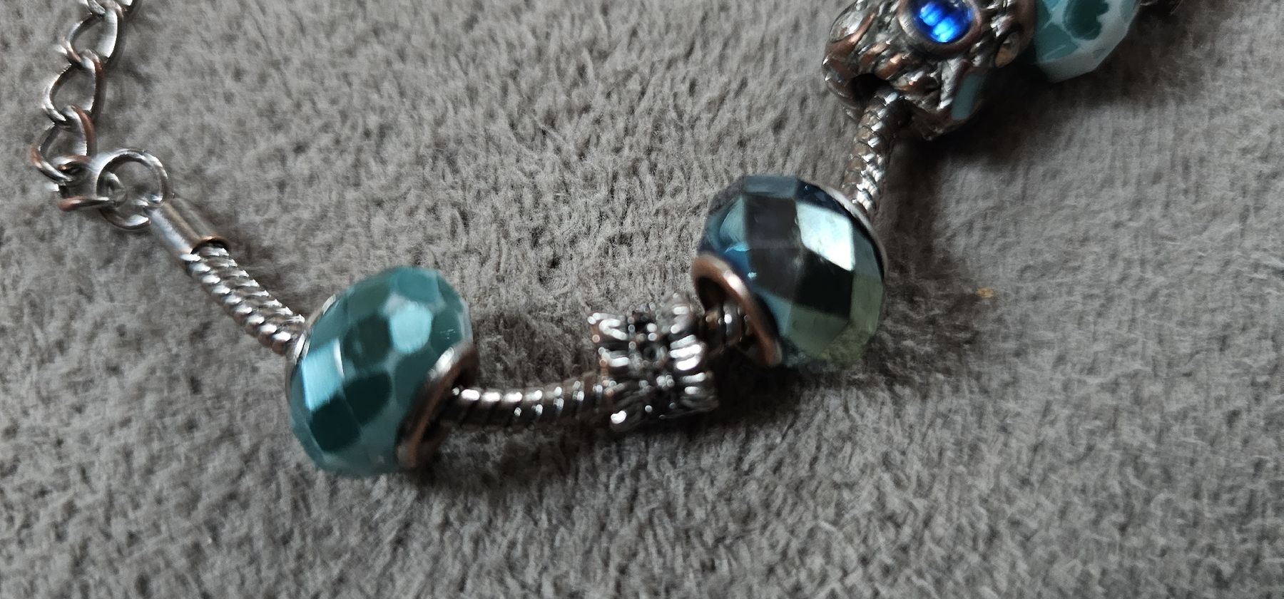 Armbänder & -reifen: Schönes Armband mit 7 Charms – Gebraucht aus Ferden von jemyce 4