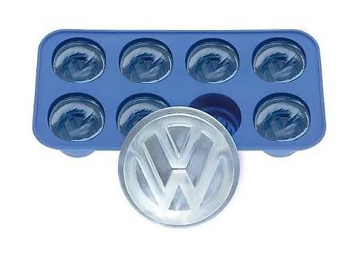 Teglie da forno: Eiswürfel Behälter VW Logo Neu – Nuovo e nell'imballaggio originale da Wil SG venduto da Saxer1