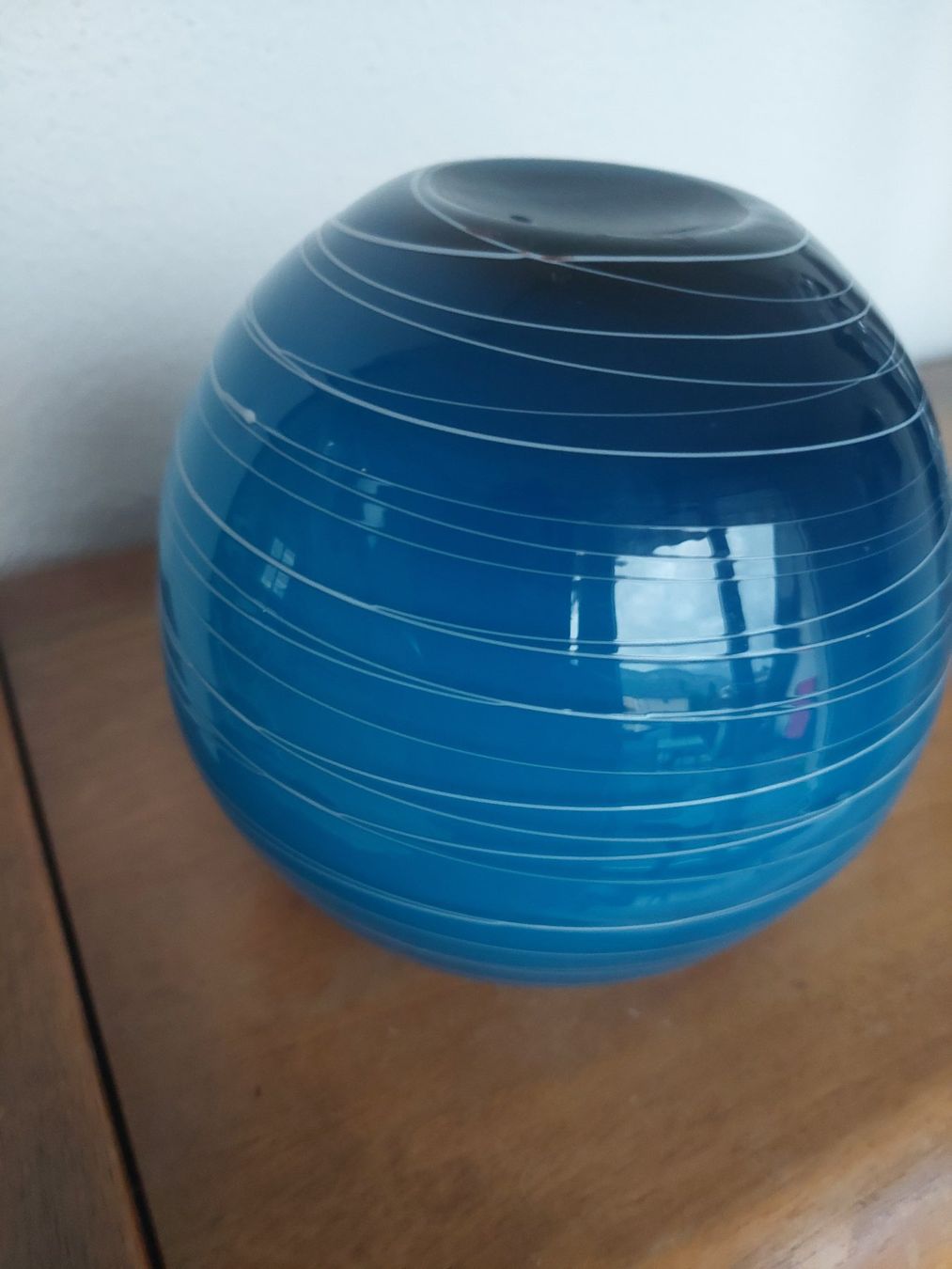 Vasi & Recipienti: Opalblaue Glasvase mit aufgeschmolzenem Glasfaden – Usato da Hergiswil NW venduto da maiette-23.N 5