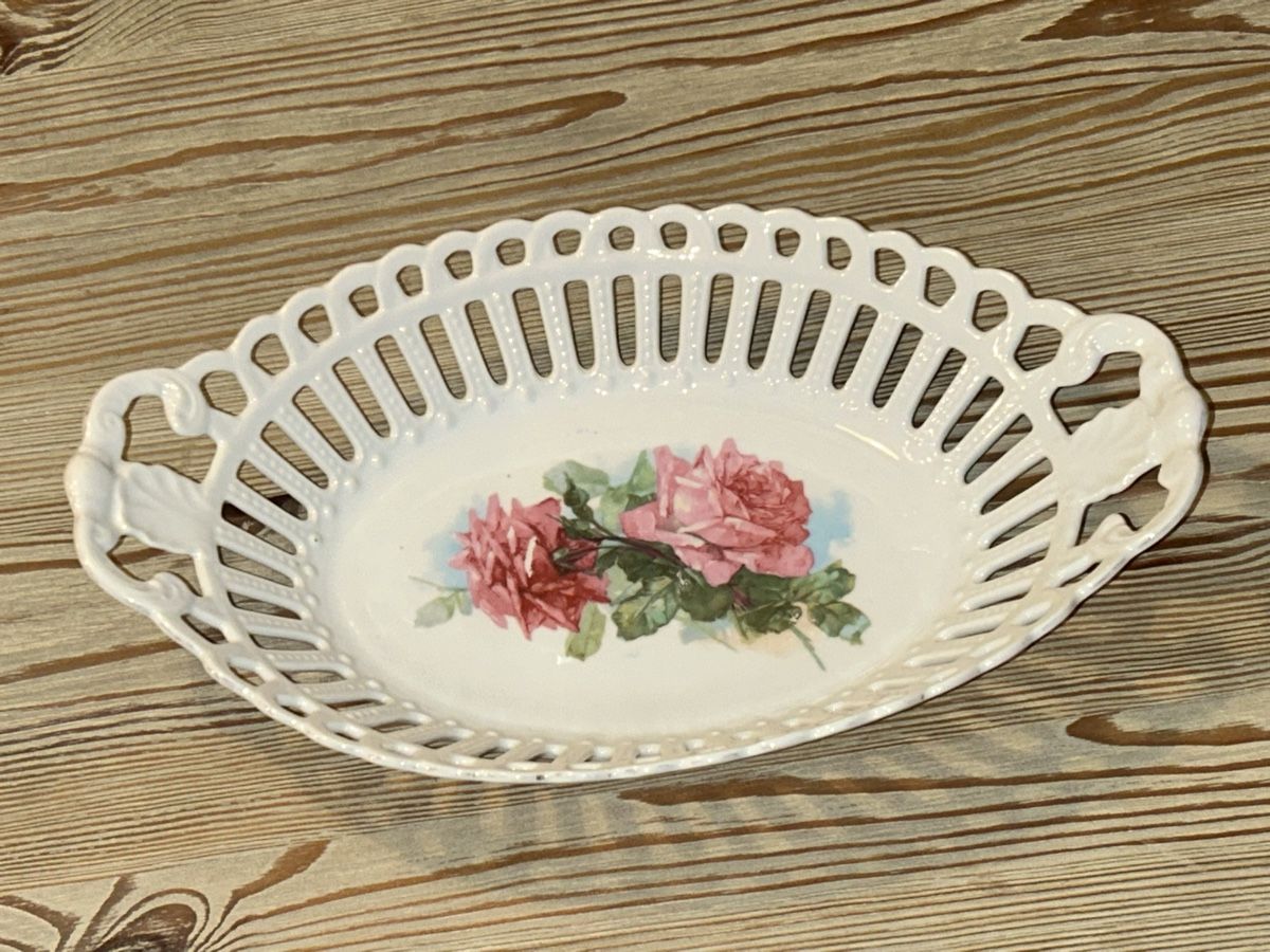 Schalen: Antike Schale mit Rosen als Motiv – Gebraucht aus Düdingen von Reconflo