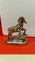 Widder Figur aus Metall in Bronzeoptik Horoskop