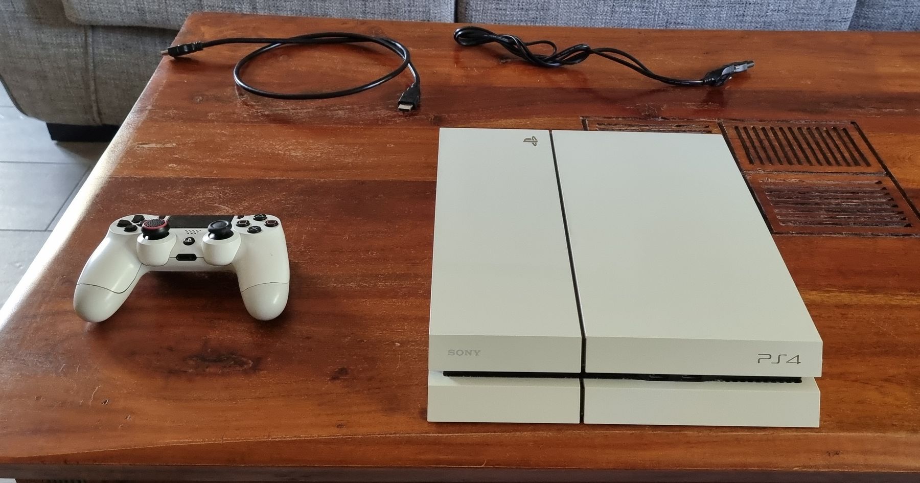 Sony Konsolen: Playstation 4 Blanche Glacier 500 GB – Gebraucht aus Vufflens-la-Ville von Colin_98