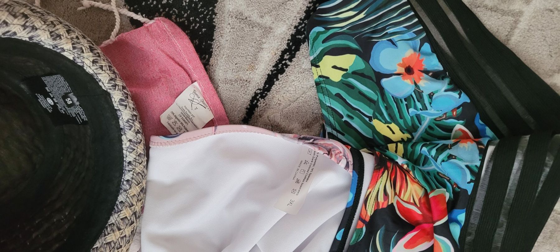 Maillots de bain & Bikinis: Serviette en coton & Costum de bain/Bas de bikini taille 48 – Neuf (Voir description) à Vevey par x_y_f 3