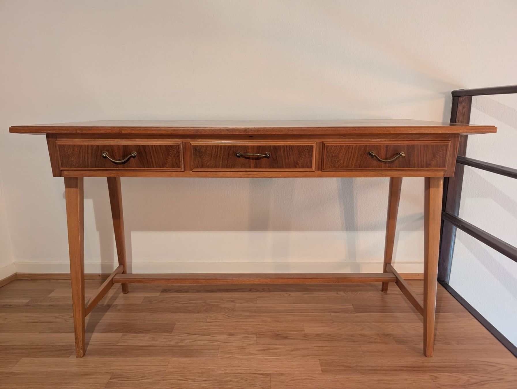 Tavoli: Antiker Tisch mit Stuhl – Usato da Basel venduto da N014 3