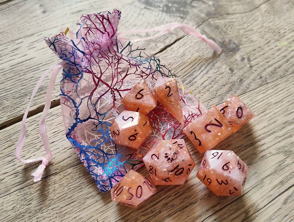 Giochi: Set dés JDR artisanaux neufs – Nuovo e nell'imballaggio originale da Yvonand venduto da rox_8y69