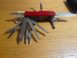 Taschenmesser Vicotrinox Swiss Camp, 33-teilig mit Etui