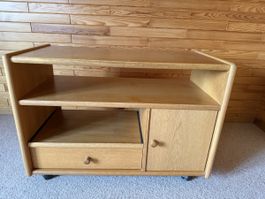 TV-Möbel aus Massivholz