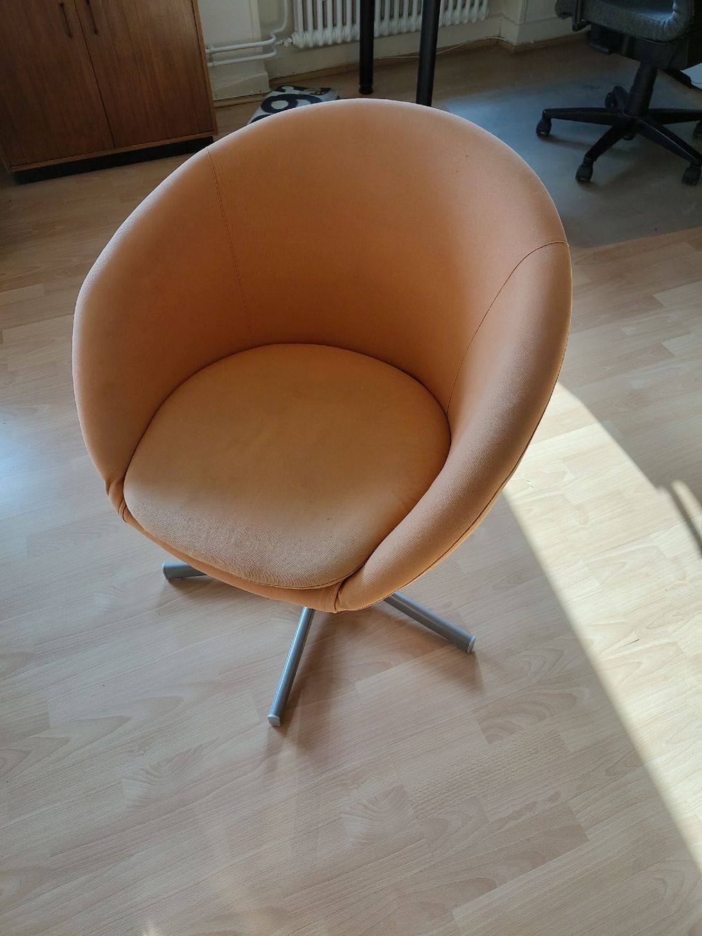 Stühle: Sessel drehbar – Defekt aus Basel von OleThiele