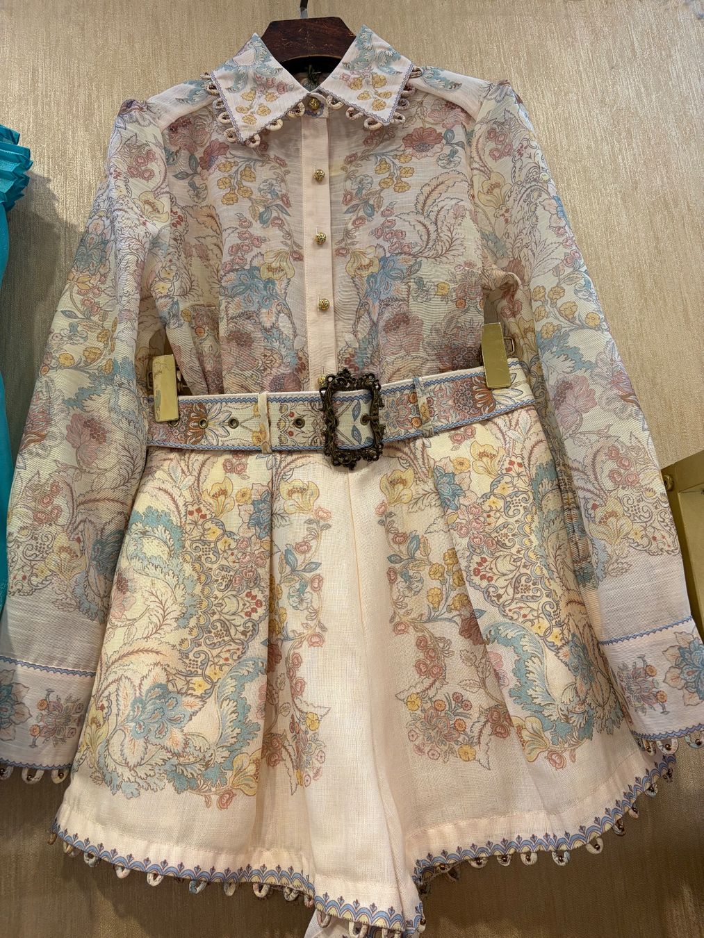 Lotti di vestiti: Linen Blend Blouse & Shorts – Nuovo (secondo la descrizione) da St.Josefen venduto da lop_lh8d 1