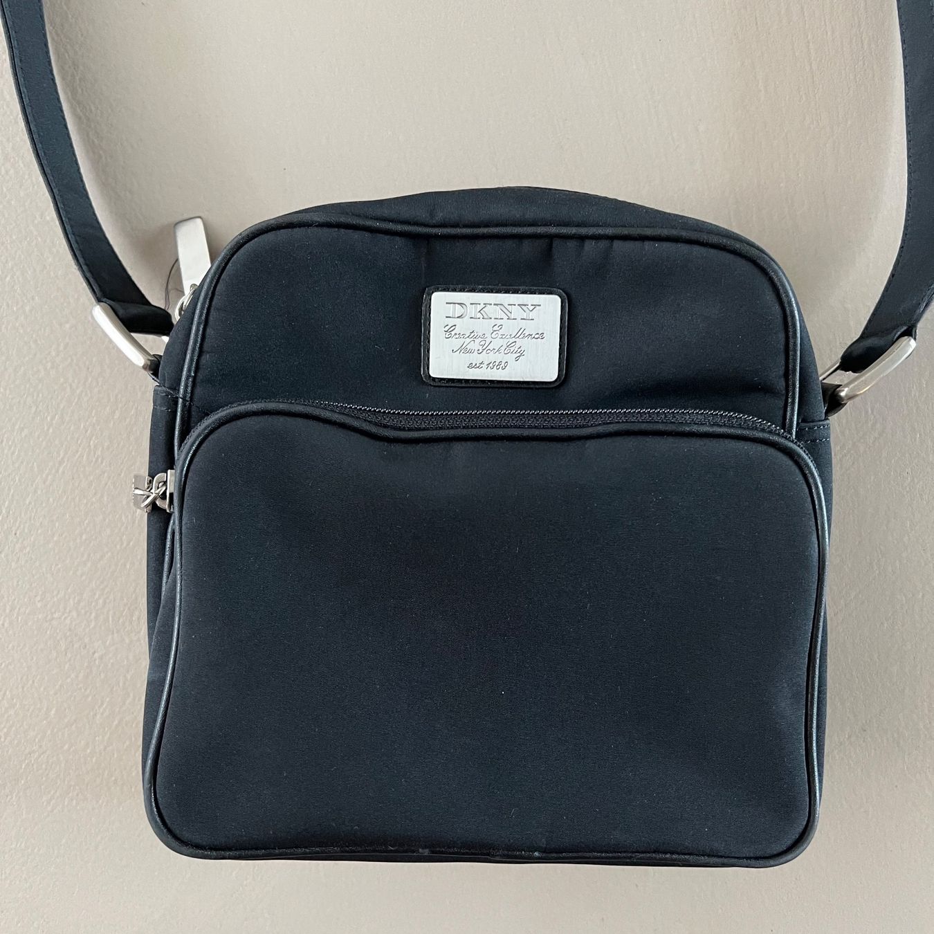 DKNY Borse da donna: DKNY Umhängetasche 🖤 – Usato da Zürich venduto da ClosetQueen 3