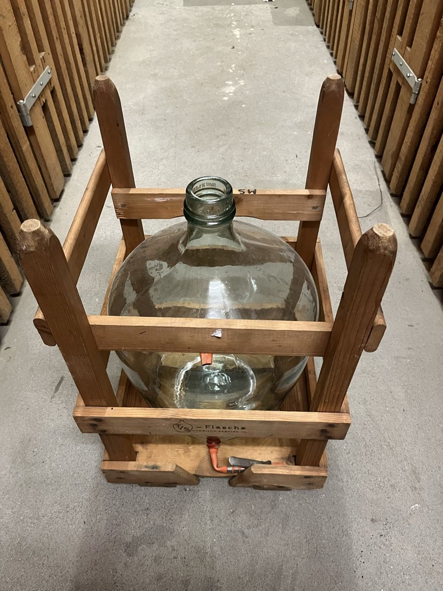 Altro in Stoviglie & Bicchieri: Mostflasche in Holzgestell 25L – Usato da Effretikon venduto da dmu_8b52 2