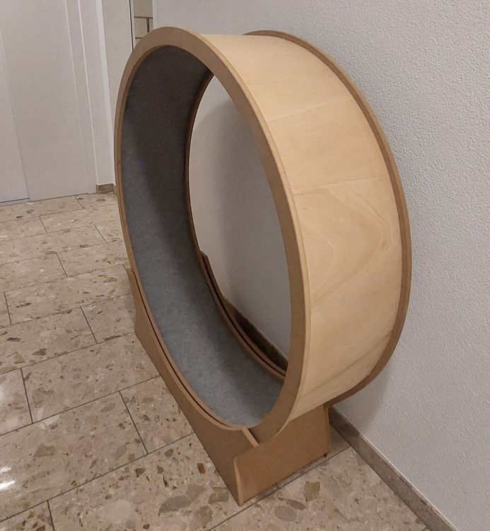 Katzenbaum - Kratzbaum: Katzenlaufrad, Holz, 120 cm Durchmesser – Gebraucht aus Pfäffikon ZH von Stagedesign 1