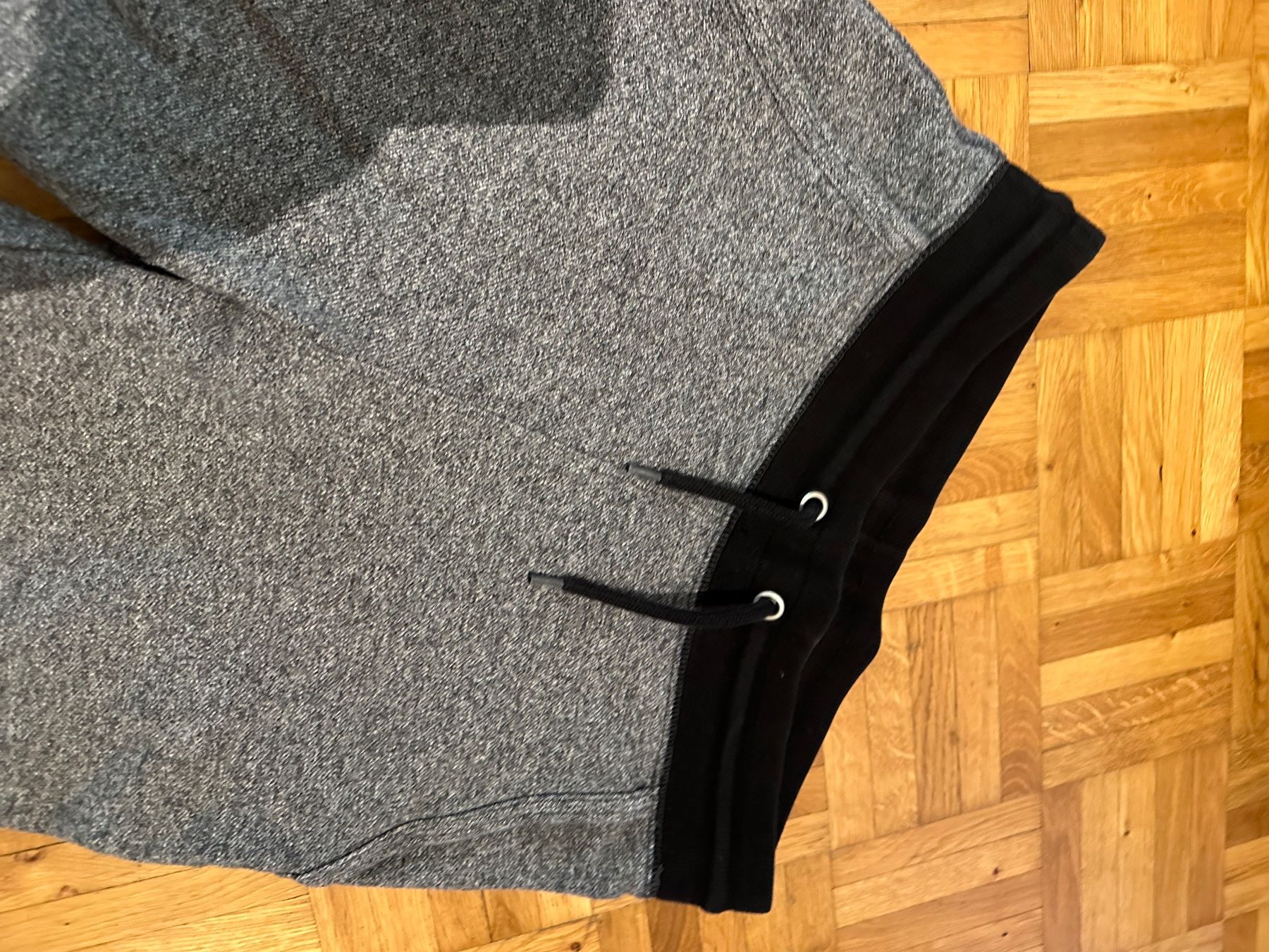 H&M Pantaloni: Sweethose/ kurze Trainerhose von h&m, Gr. 164 – Usato da Winkel venduto da Tatanof 1
