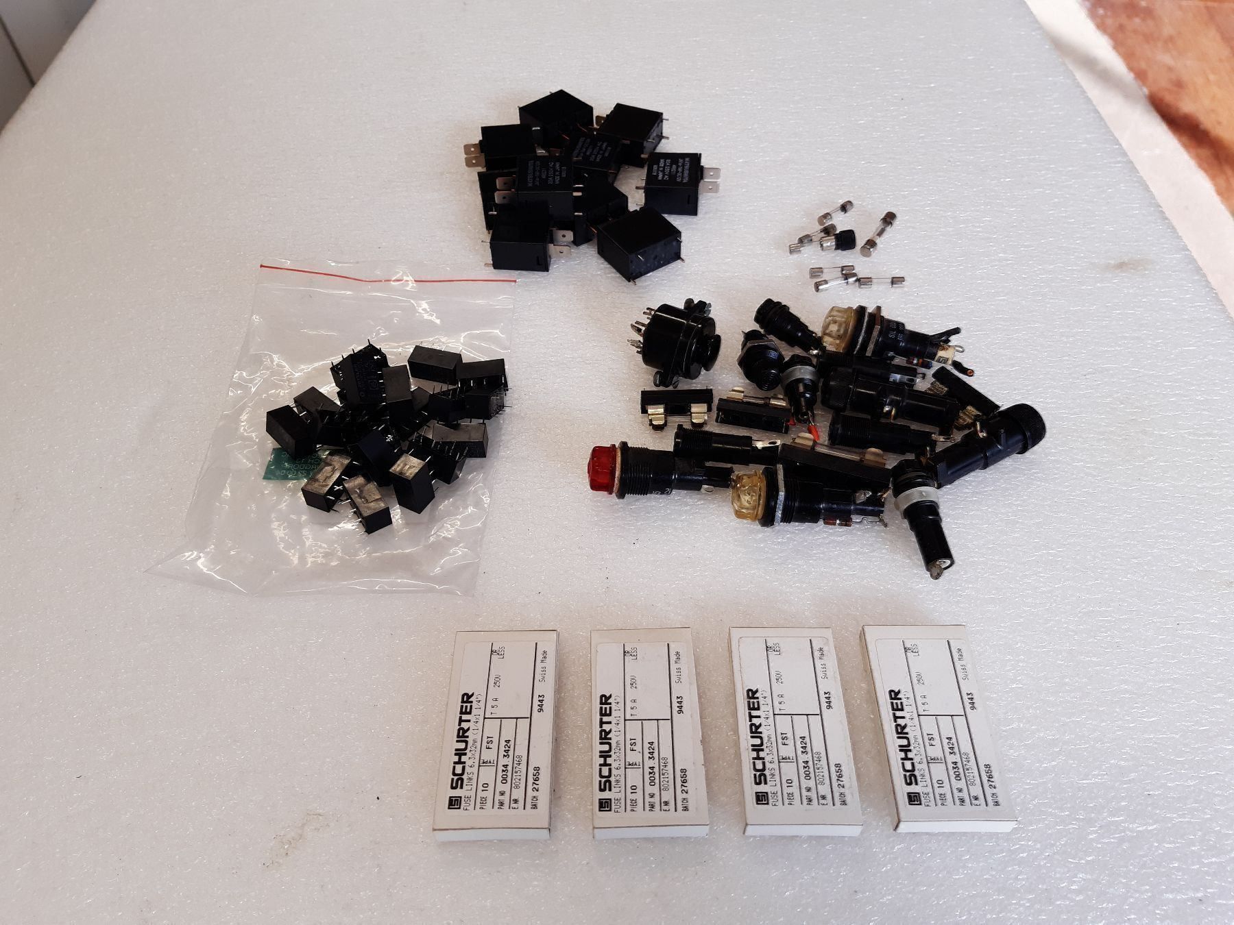 Componenti elettronici: Sicherungen und Fassungen – Usato da Trubschachen venduto da Caddy8 1