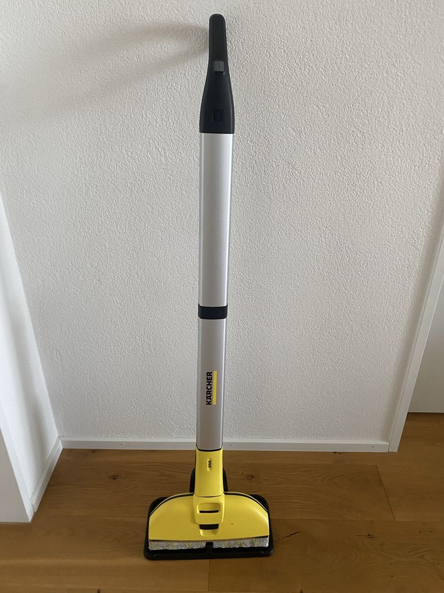 Kärcher Tutte le macchine: Kärcher Elektrischer Wischmopp EWM 2 – Usato da Nänikon venduto da Clodim