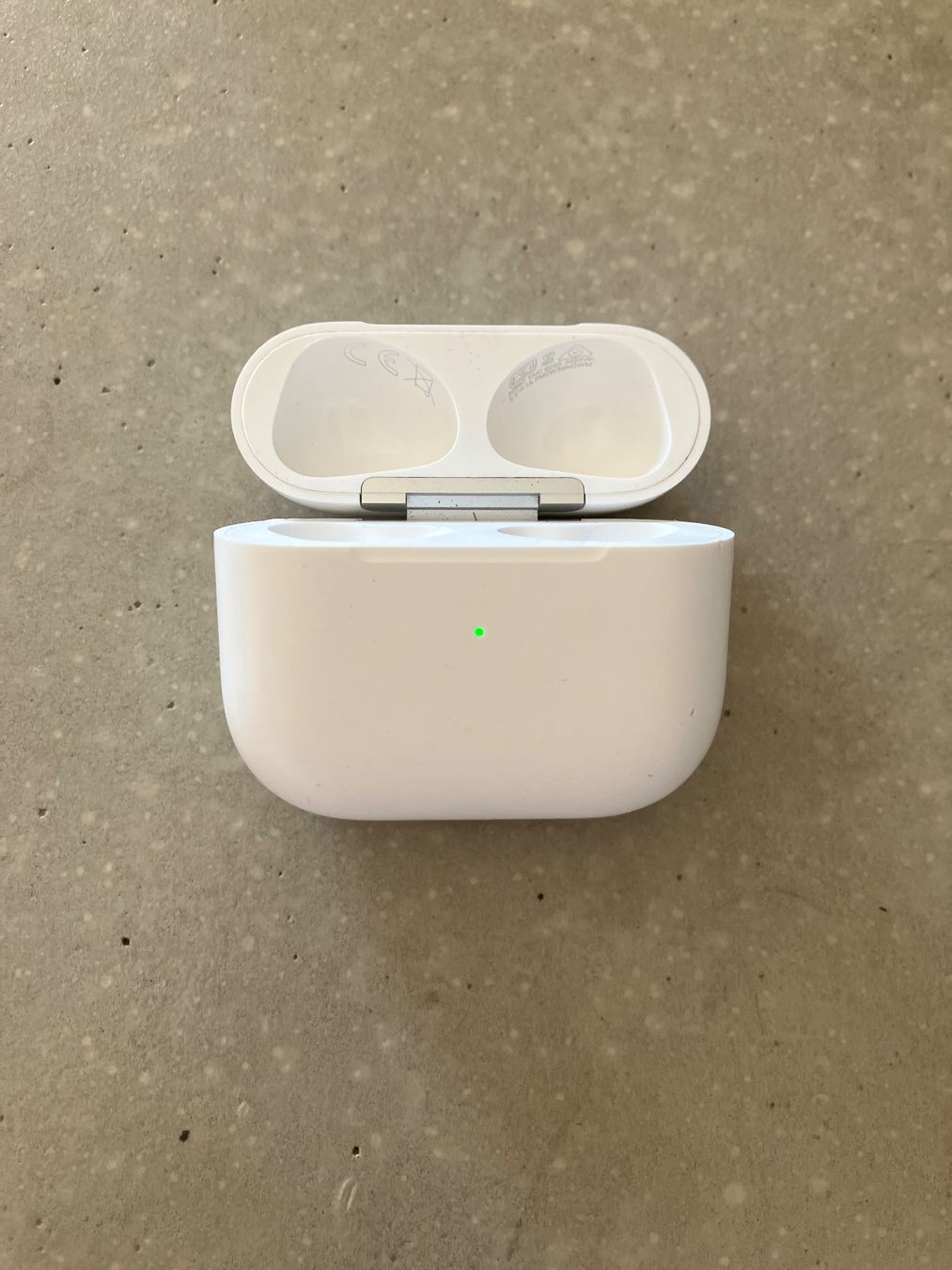 Apple Cuffie: Apple AirPods 3 Case – Usato da Lausanne venduto da mr.v