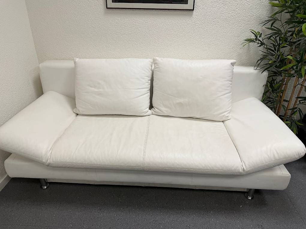Divani: Weisses Ledersofa ausziehbar  – Usato da Rothrist venduto da Tech_Liqshop