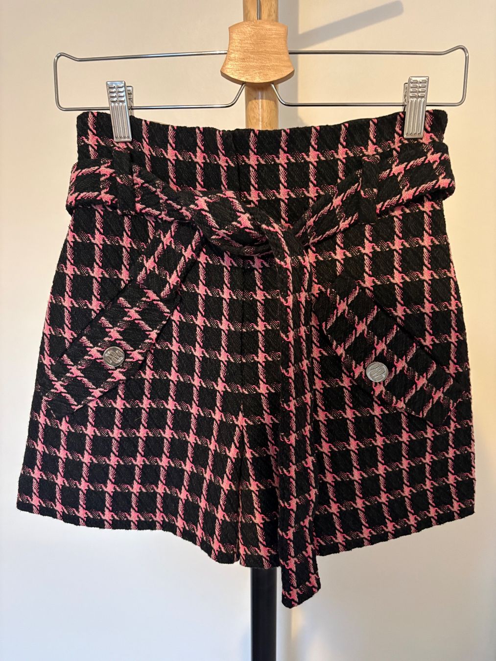 Maje Pantaloni: Maje Shorts black pink checked size 36 good condition – Usato da Genève venduto da ane_dr7w