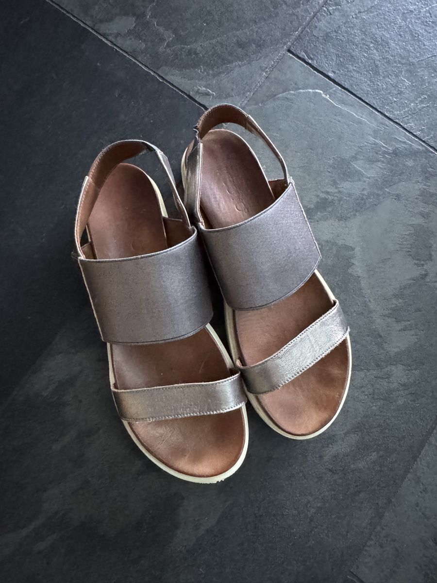 Scarpe da donna: Cool bronze summer sandals, size 39 - great condition! – Usato da Sarnen venduto da NataschaaM 1