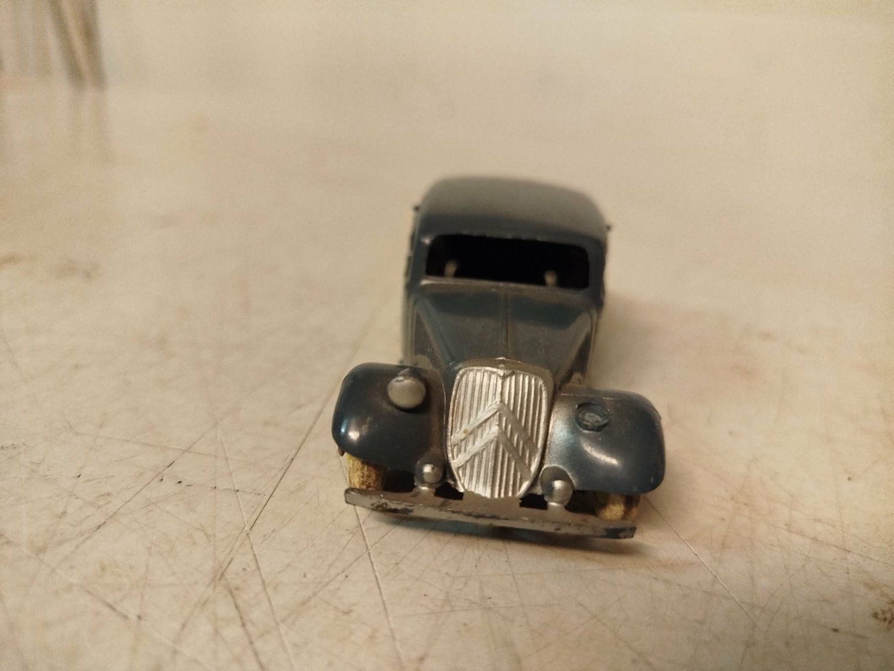 Citroën Modellini d'auto: J.R.D.  Citroën 11 CV – Usato da La Chaux-de-Fonds venduto da Emmaus2300CDF 2