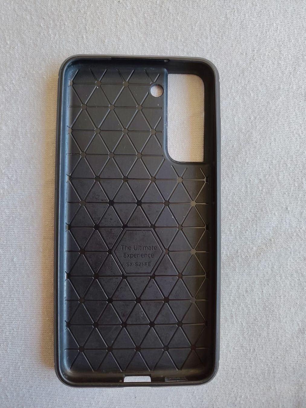 Samsung Cover & Protezioni schermo: Samsung Galaxy S21 FE Hülle - Schwarz – Usato da Fislisbach venduto da ism_gm9z 1