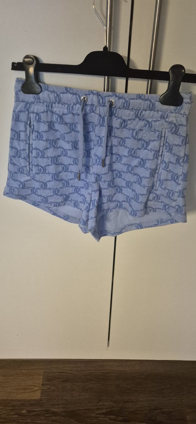 Juicy Couture Pantaloni: Juicy Couture Shorts, hellblau, Grösse XS, samt – Usato da Bubikon venduto da NaralieG 1