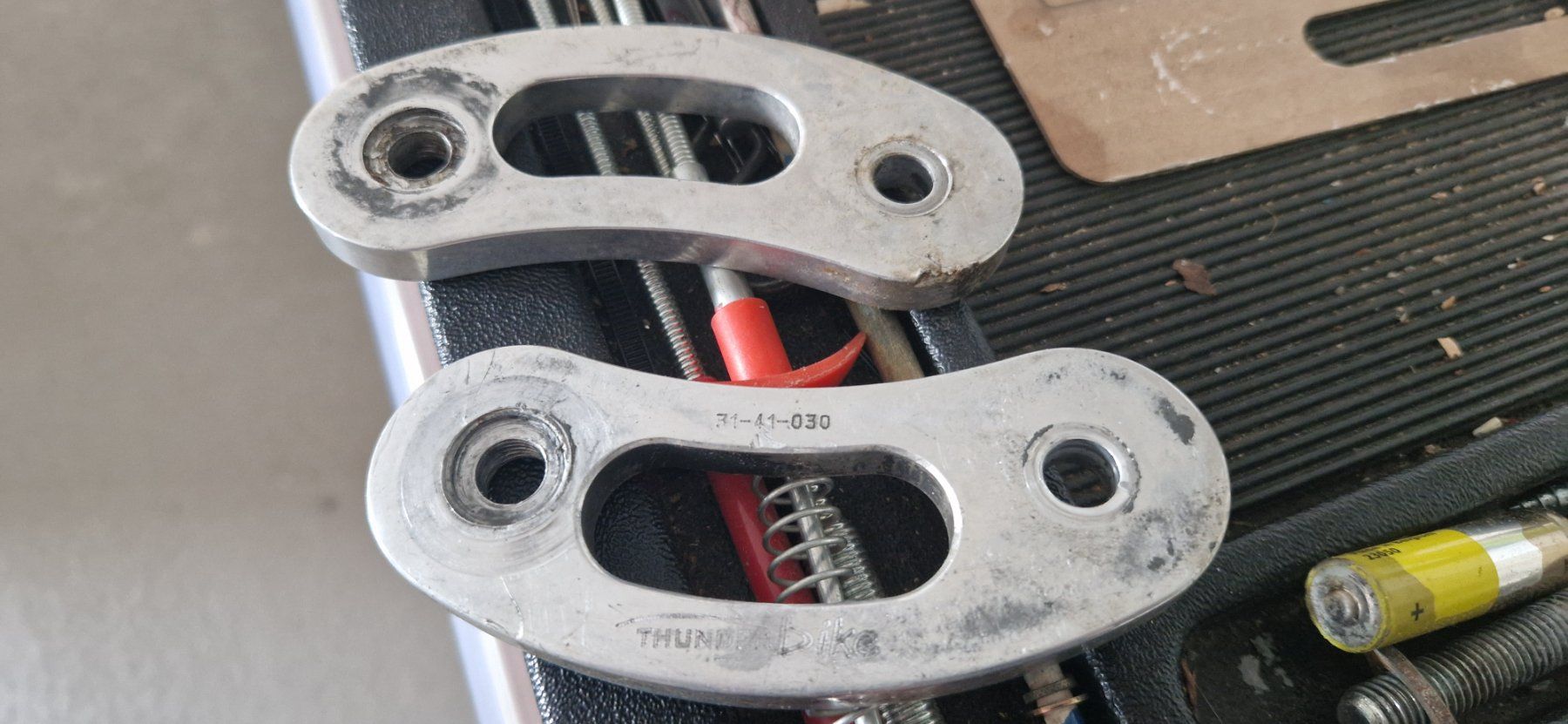 Tutti i ricambio per moto: Thunderbike – Usato da Rapperswil SG venduto da seepollo 1