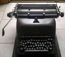 Alte Adler Schreibmaschine