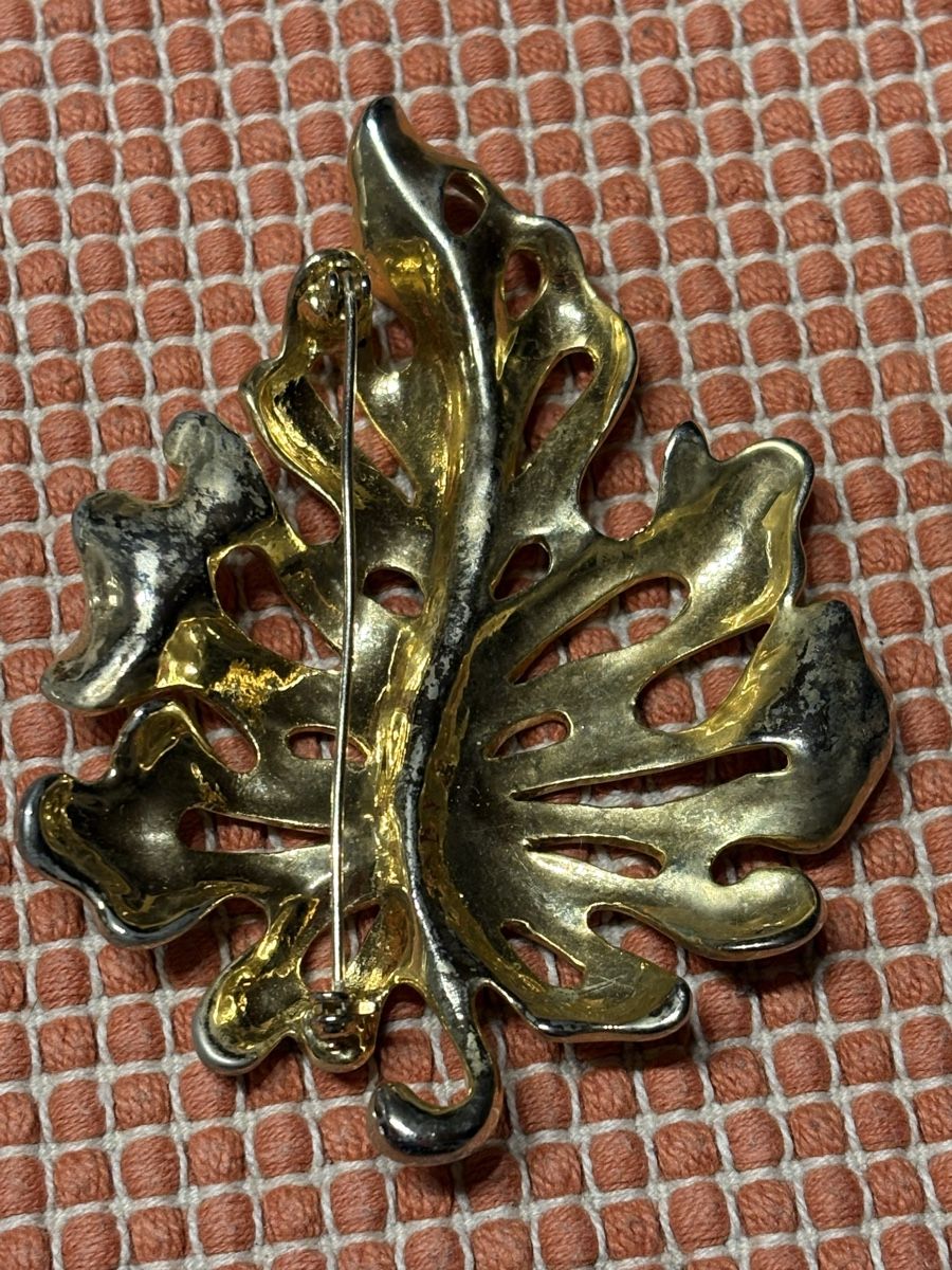 Spille & Fermagli: Grosse Brosche Blatt gold farbig / Modeschmuck – Usato da Rümlang venduto da BoutiqueMonique16 1